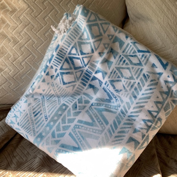 DSW Beach Blanket - Picture 6 of 7